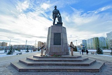 Честь и слава героям!